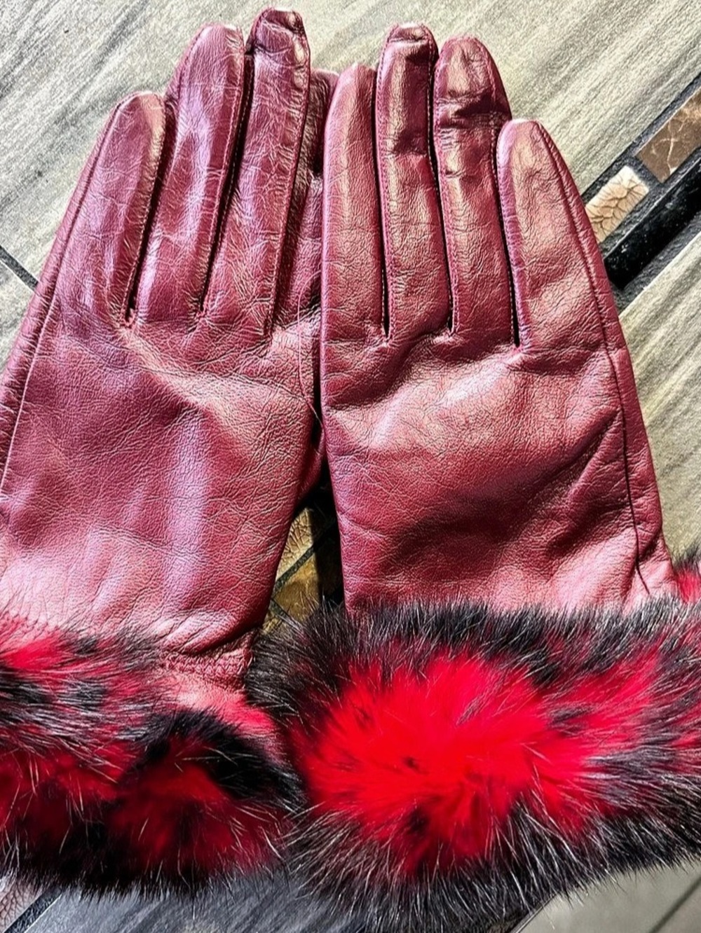 Faux leather gloves with faux fur trim cuffs, burgundy red